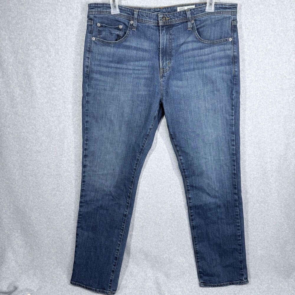 Cremieux Premium Denim Straight Jeans Mens 38x32 Blue Excellent Medium Wash